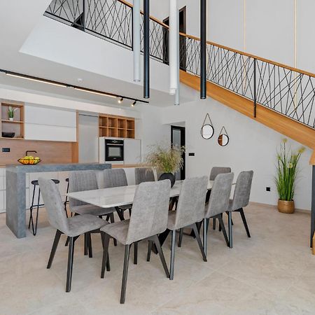 Beautiful Home In Omis With Kitchen エクステリア 写真
