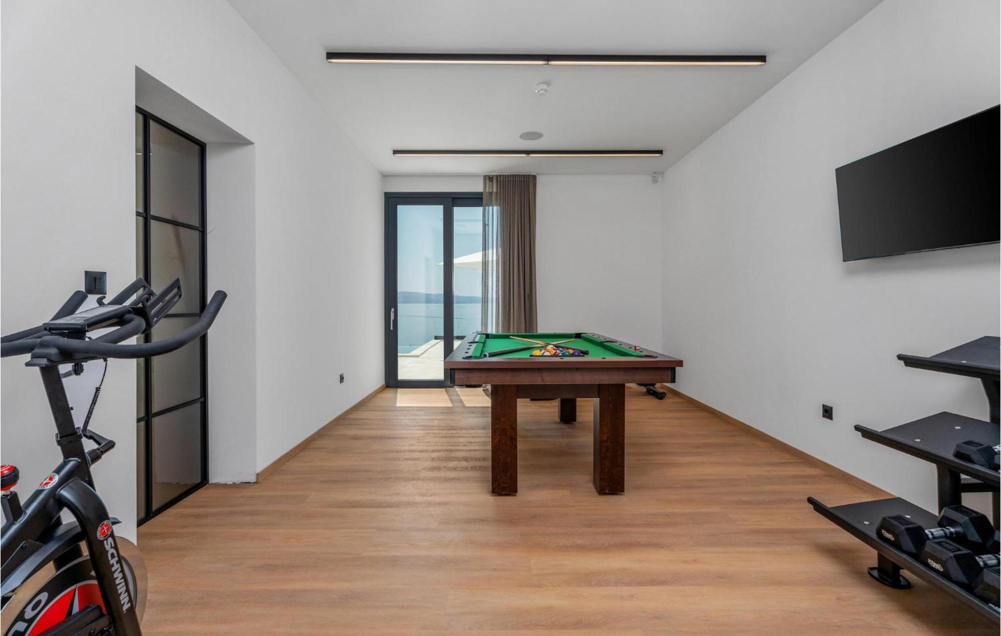 Beautiful Home In Omis With Kitchen エクステリア 写真