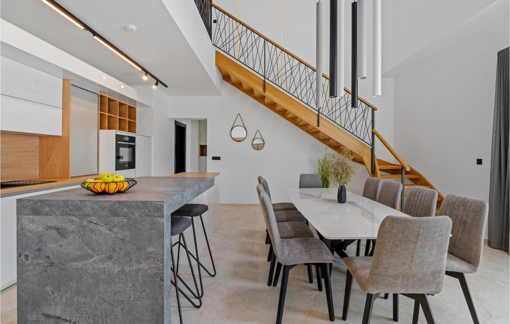 Beautiful Home In Omis With Kitchen エクステリア 写真