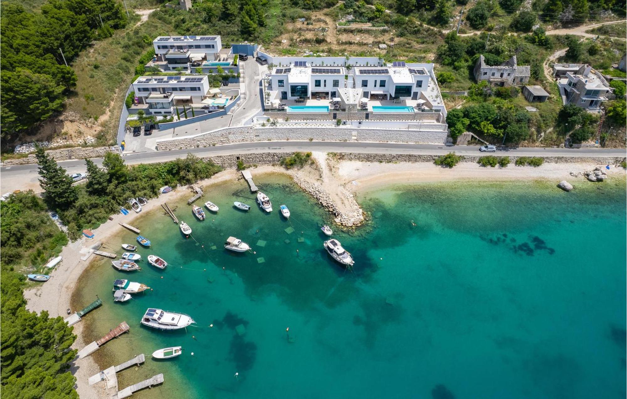 Beautiful Home In Omis With Kitchen エクステリア 写真