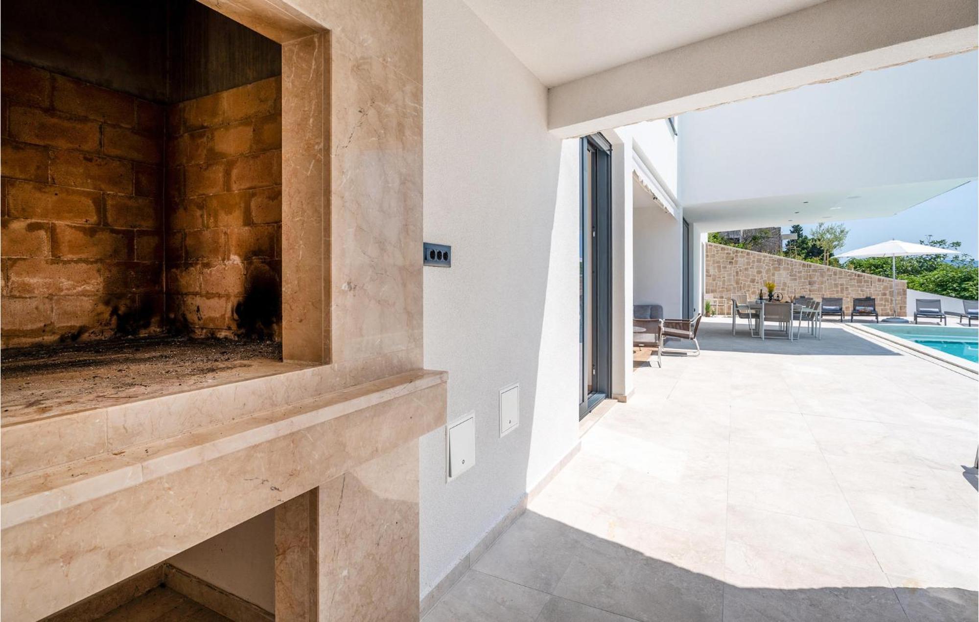 Beautiful Home In Omis With Kitchen エクステリア 写真