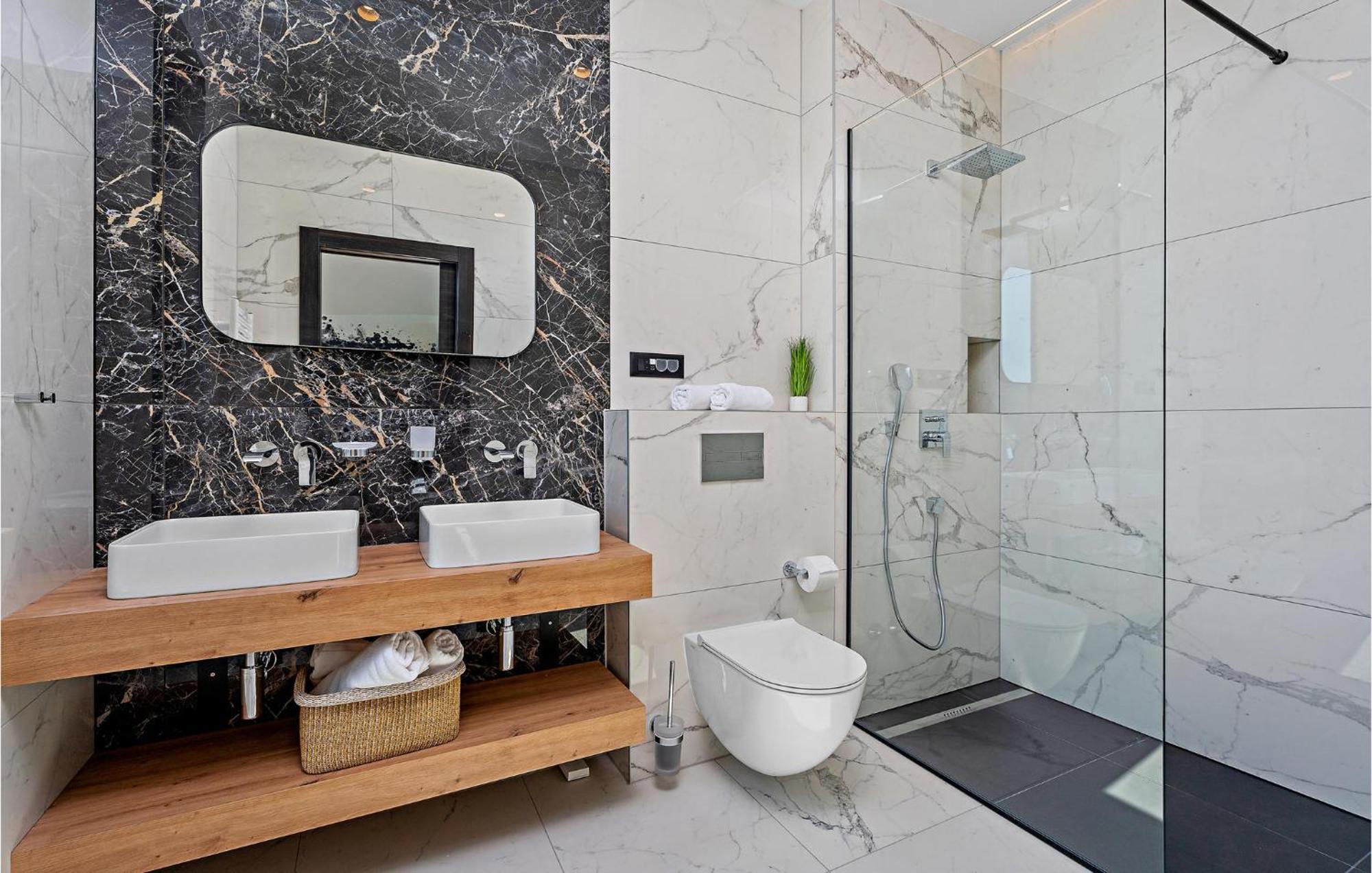 Beautiful Home In Omis With Kitchen エクステリア 写真
