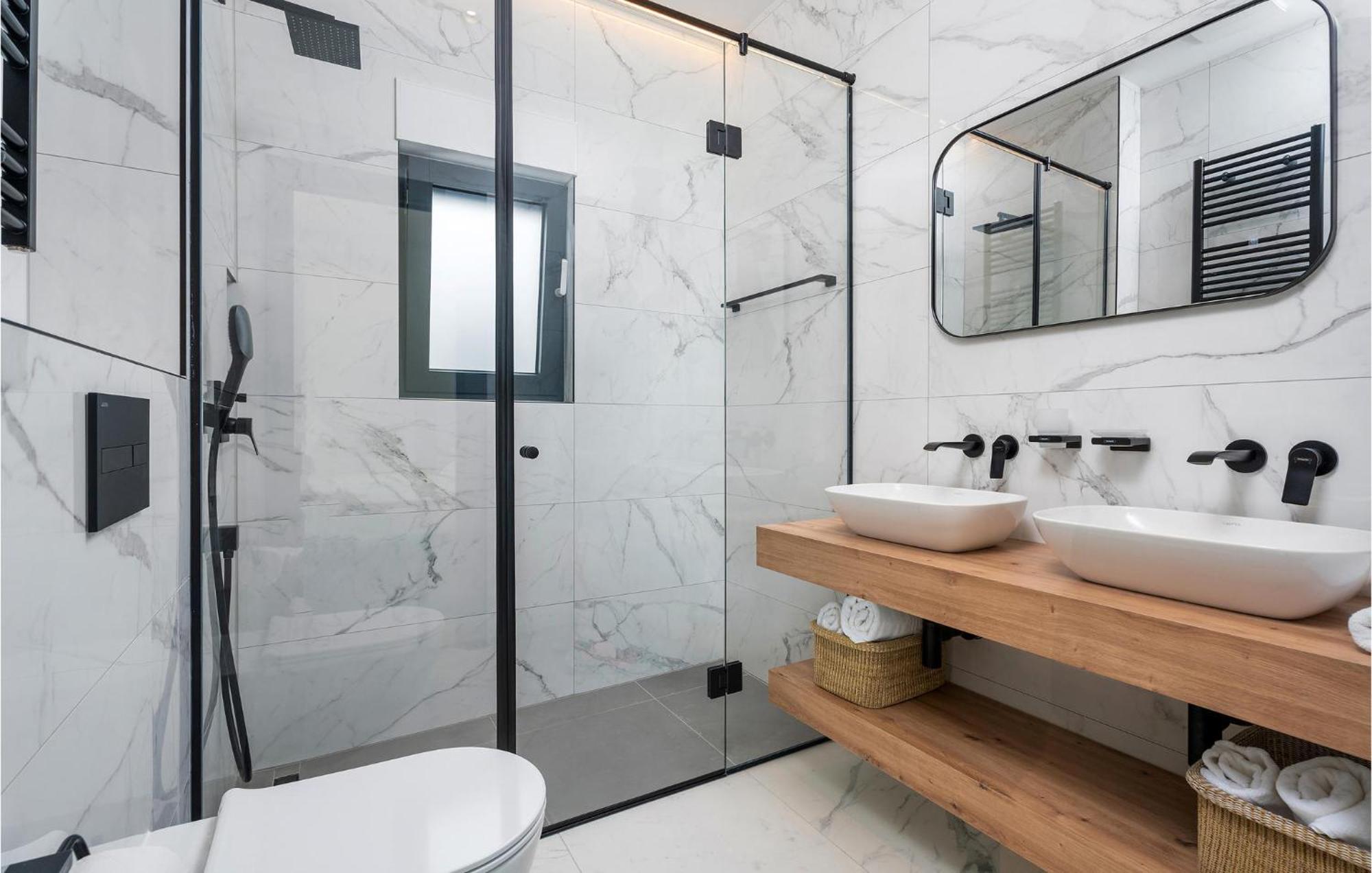 Beautiful Home In Omis With Kitchen エクステリア 写真