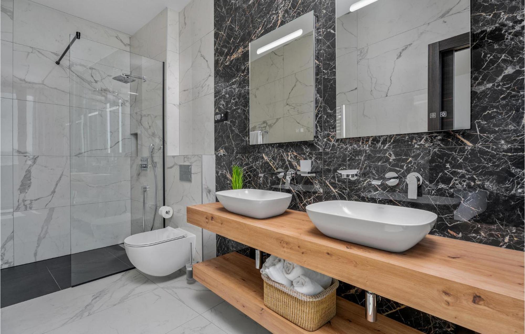 Beautiful Home In Omis With Kitchen エクステリア 写真