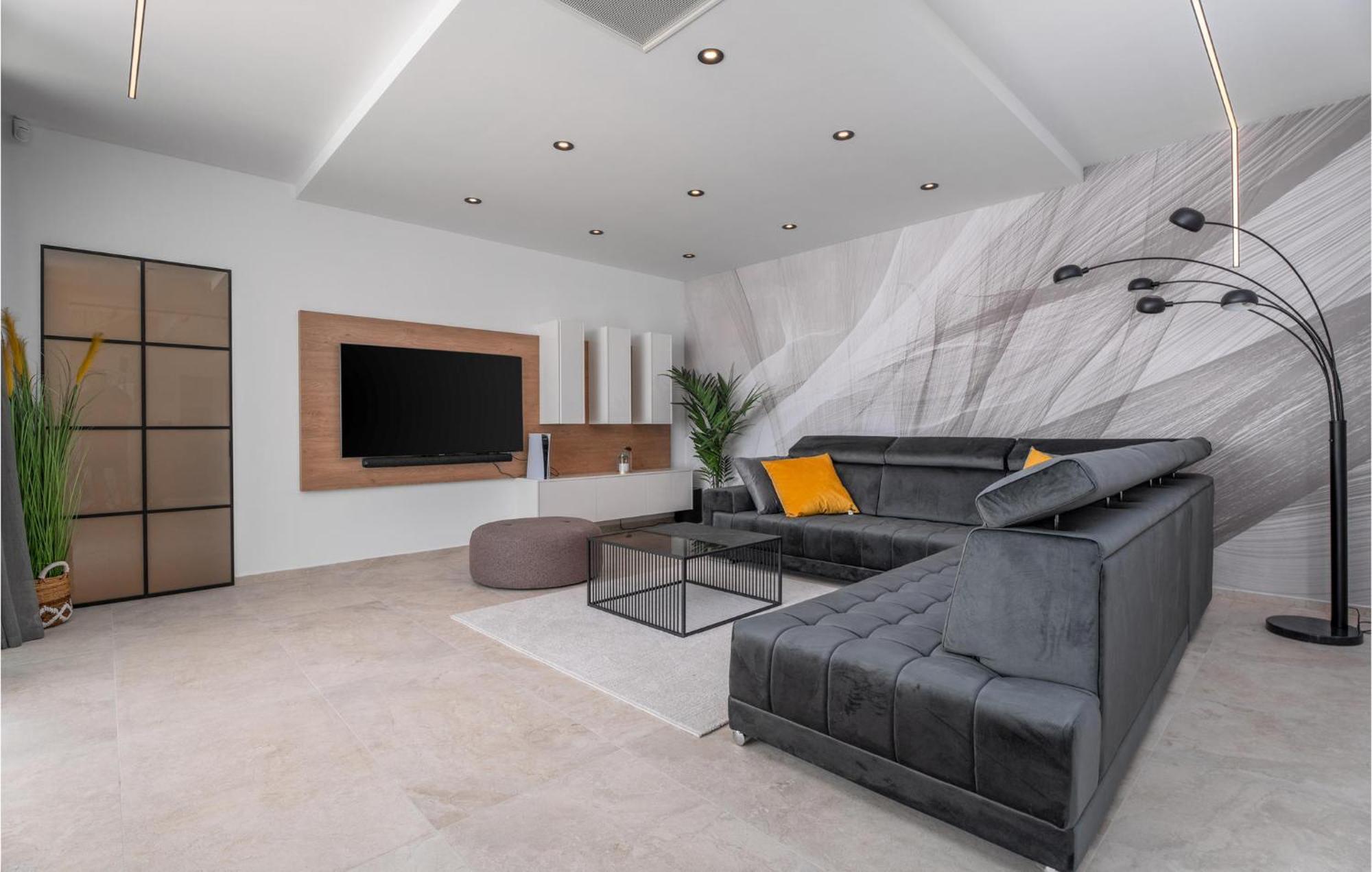 Beautiful Home In Omis With Kitchen エクステリア 写真