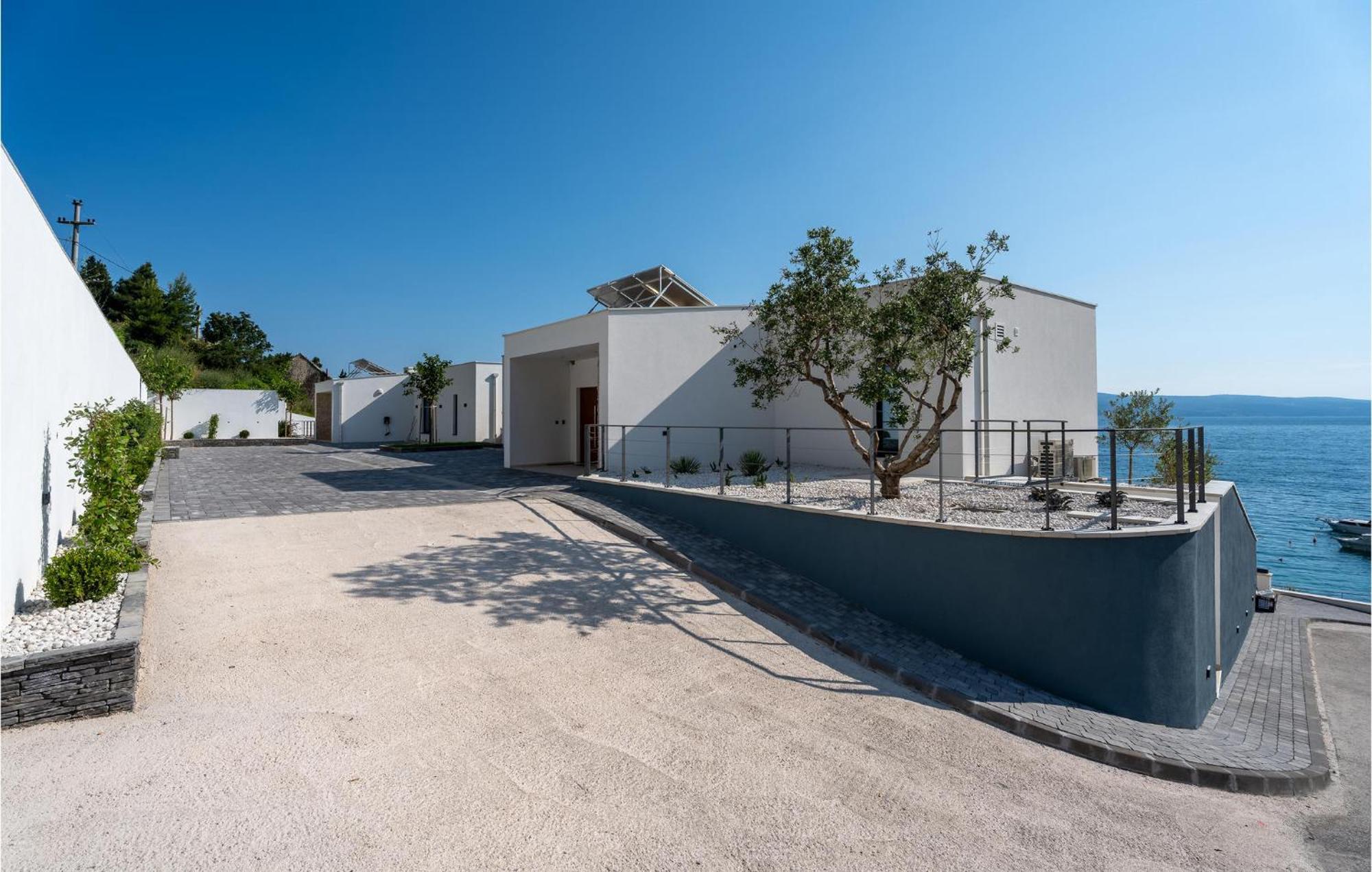 Beautiful Home In Omis With Kitchen エクステリア 写真