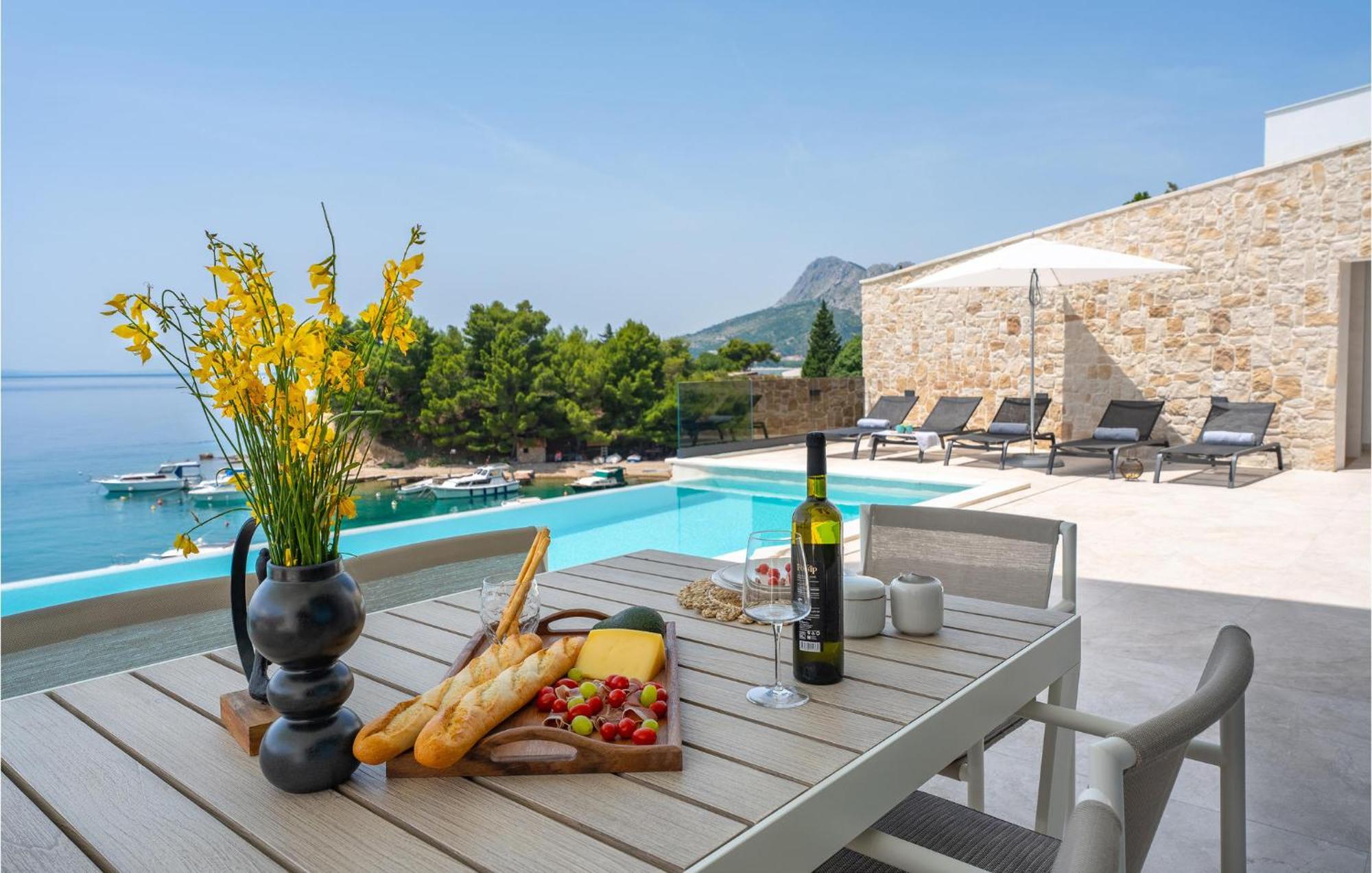 Beautiful Home In Omis With Kitchen エクステリア 写真